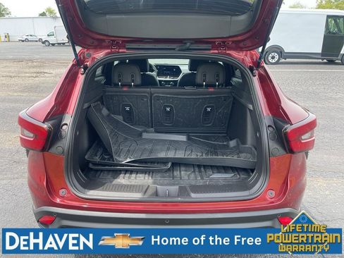 Used 2024 Chevrolet Trax RS w/ Sunroof Package FWD image 26
