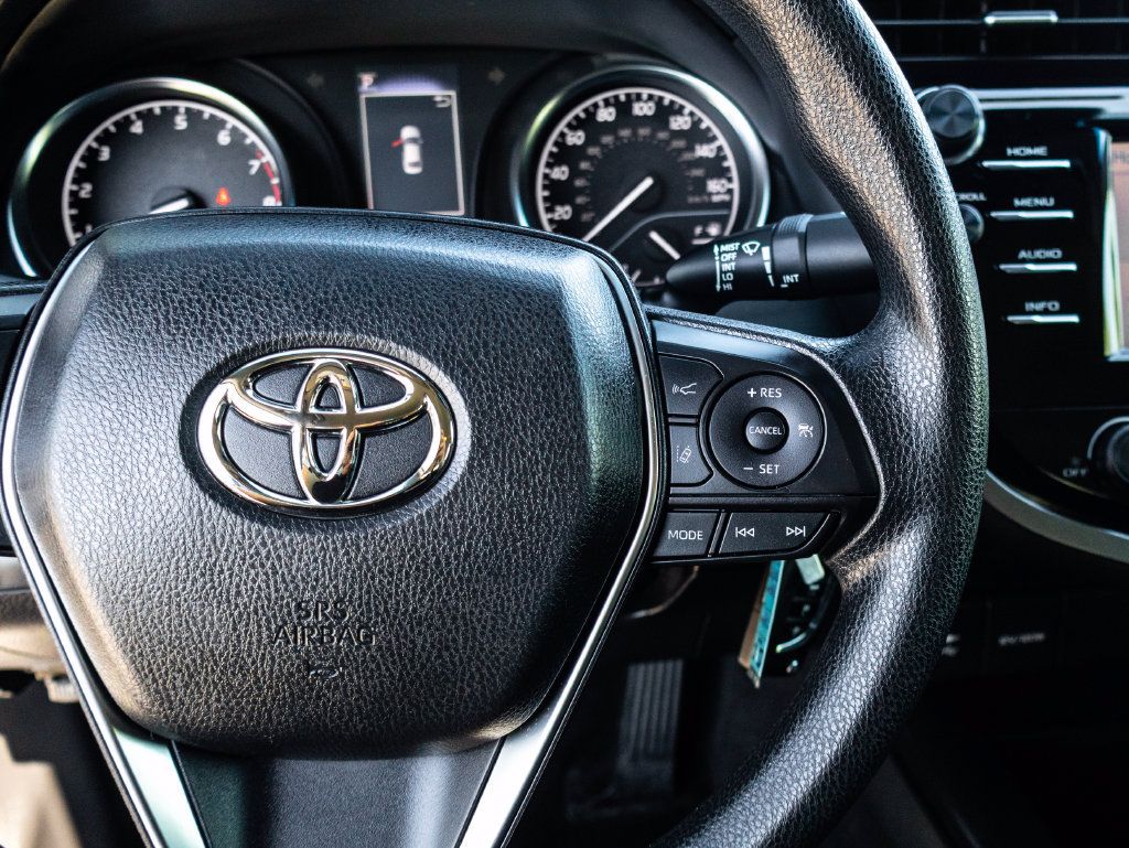 Used 2018 Toyota Camry LE FWD image 30
