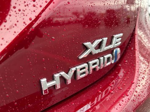 Certified 2020 Toyota Camry XLE w/ Sunroof Package image 31