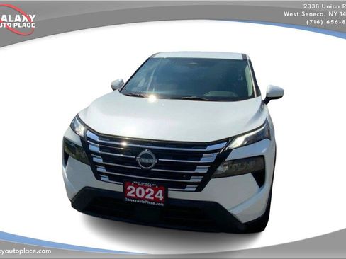 Used 2024 Nissan Rogue SV AWD/4WD image 2