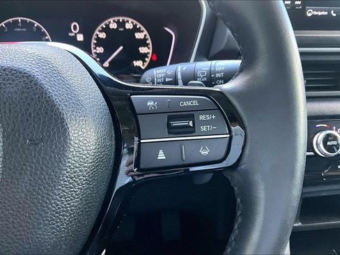 Used 2025 Honda Pilot Touring image 13