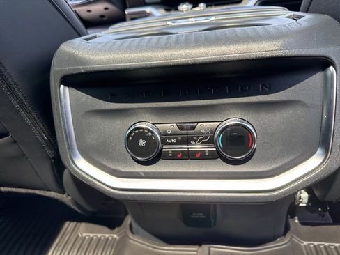 Used 2025 Ford Expedition Tremor AWD/4WD image 39