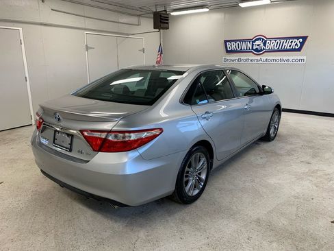 Used 2017 Toyota Camry SE w/ Moonroof Package image 7