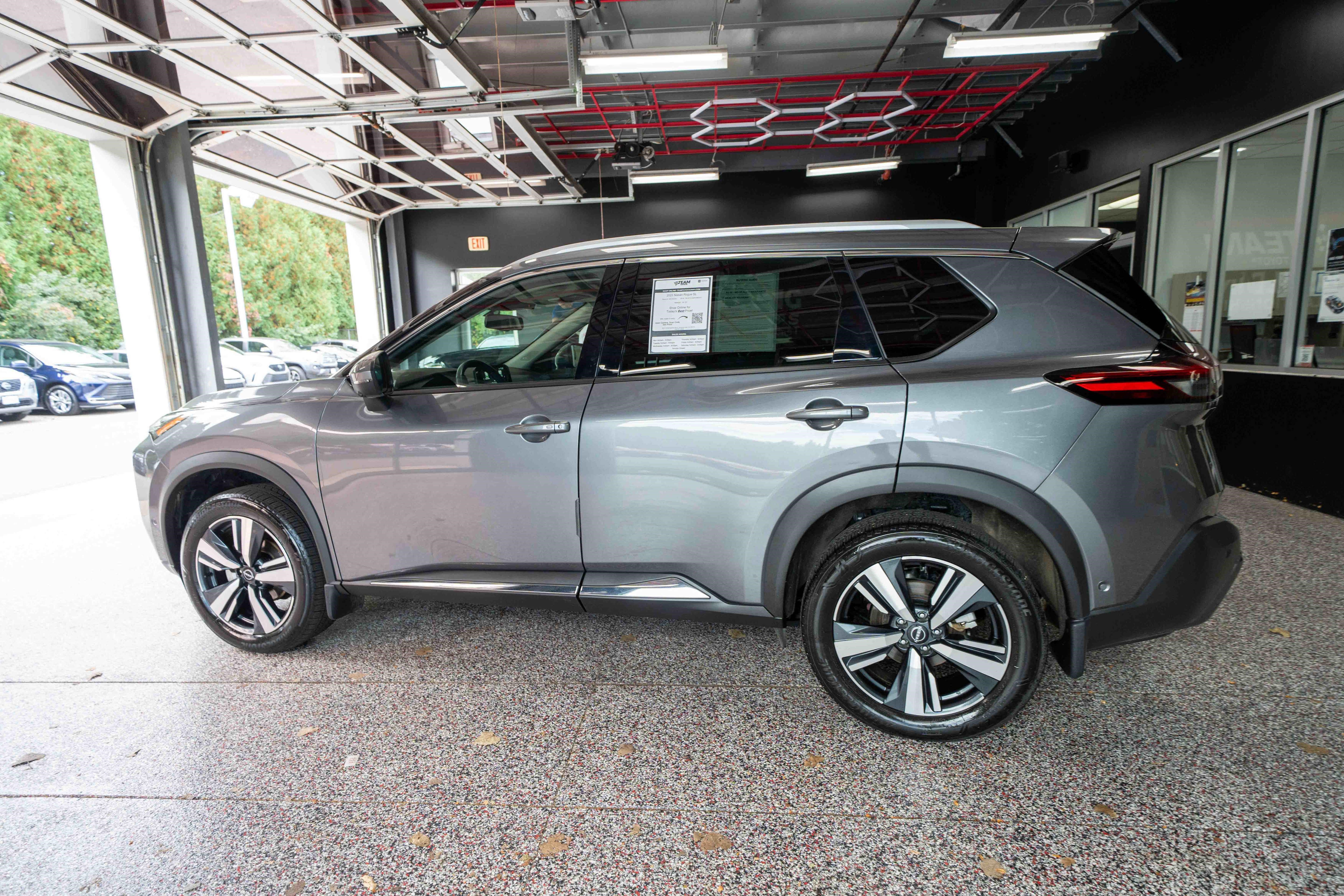 Used 2023 Nissan Rogue SL w/ SL Premium Package AWD/4WD image 2