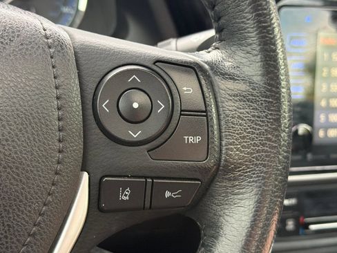 Used 2018 Toyota Corolla SE w/ SE Premium Package FWD image 38