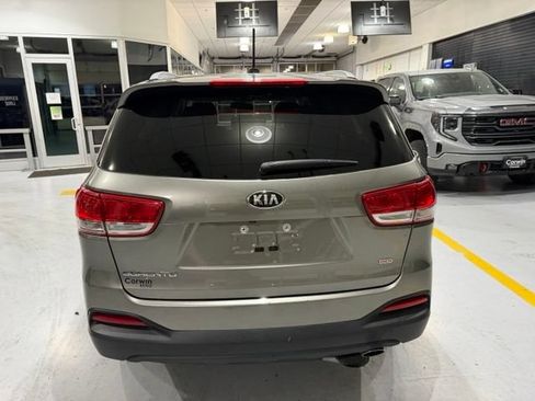 Used 2017 Kia Sorento FWD image 6