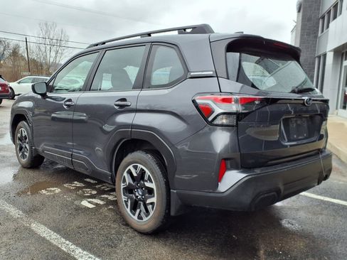 Used 2025 Subaru Forester Base image 4