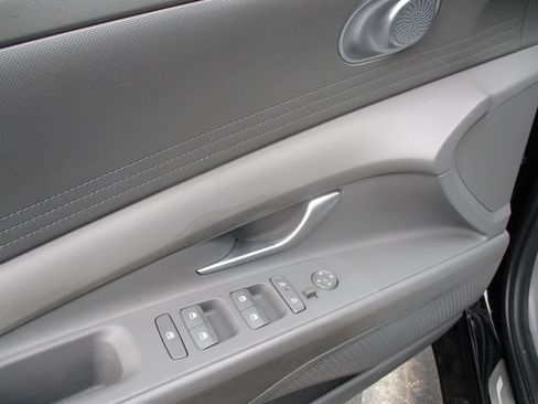 Used 2024 Hyundai Elantra SEL FWD image 19