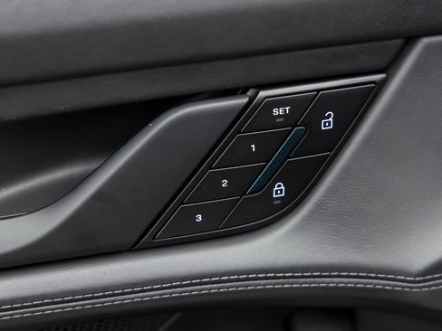 Certified 2022 Porsche Taycan Turbo image 21