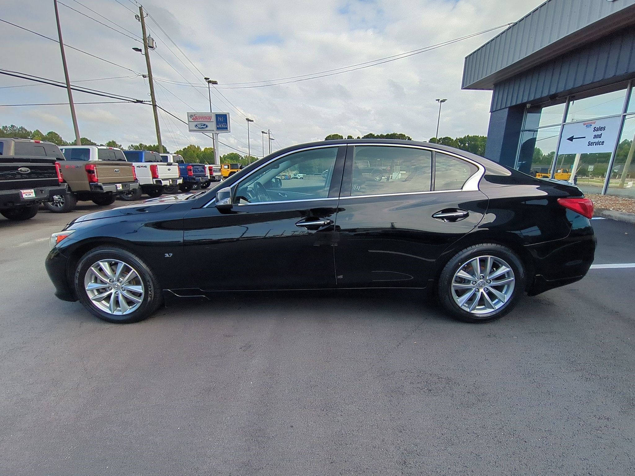 Used 2015 INFINITI Q50 Premium w/ Navigation Package AWD/4WD image 10