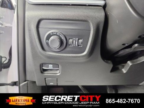 Used 2024 Jeep Grand Cherokee Altitude AWD/4WD image 14