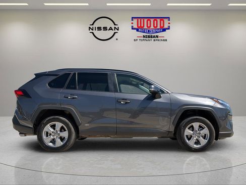Used 2025 Toyota RAV4 XLE AWD/4WD image 2
