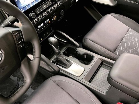 New 2025 Nissan Frontier SV w/ SV Convenience Package RWD image 9