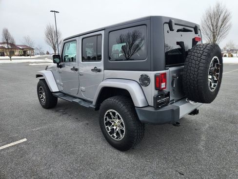 Used 2015 Jeep Wrangler Unlimited Sahara w/ Connectivity Group image 7
