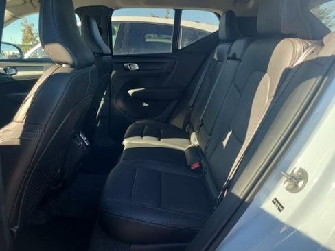 Certified 2025 Volvo XC40 B5 Core image 8