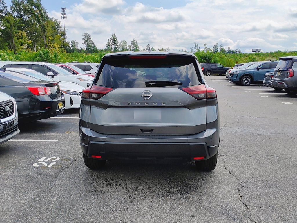 Used 2025 Nissan Rogue SV FWD image 4