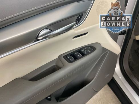 Used 2017 Cadillac XT5 Premium Luxury image 25