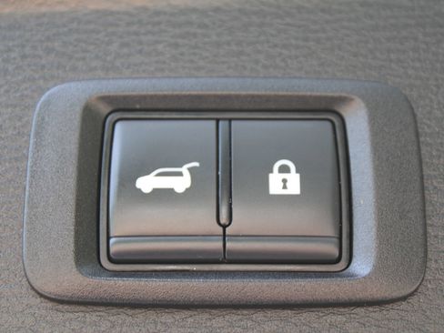 Used 2025 Mitsubishi Outlander SE AWD/4WD image 11