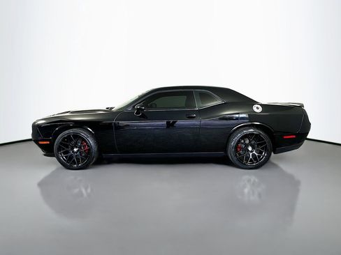 Used 2019 Dodge Challenger SXT RWD image 4