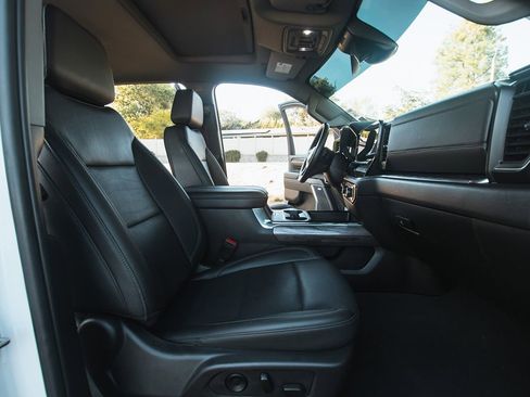 Used 2024 Chevrolet Silverado 2500 LTZ w/ LTZ Convenience Package image 16