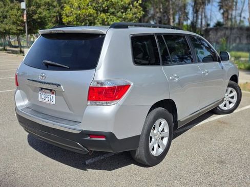 Used 2011 Toyota Highlander SE image 8