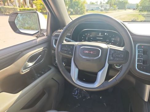 Used 2022 GMC Yukon XL SLT w/ SLT Luxury Package AWD/4WD image 15