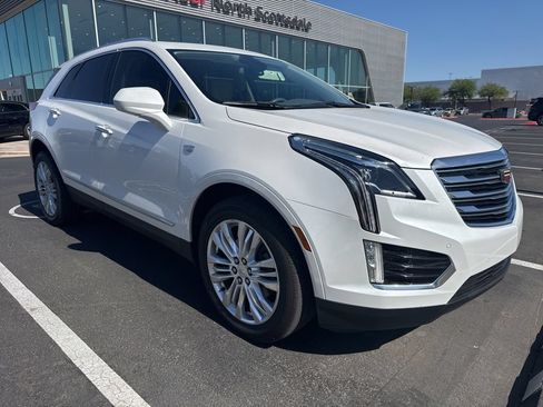 Used 2017 Cadillac XT5 Premium Luxury AWD/4WD image 3