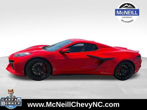 Used 2025 Chevrolet Corvette Z06 RWD image 4