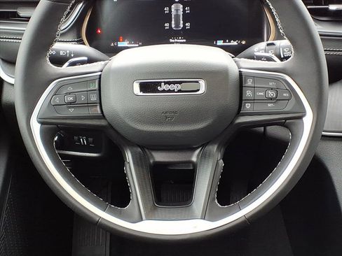 New 2025 Jeep Grand Cherokee Altitude image 15