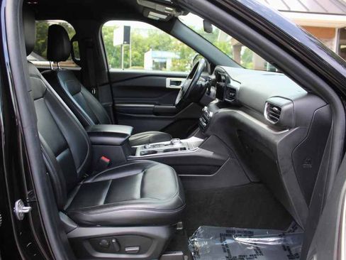 Used 2020 Ford Explorer XLT w/ Equipment Group 202A AWD/4WD image 33