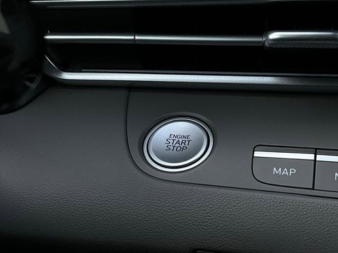 Used 2025 Hyundai Elantra SEL image 28