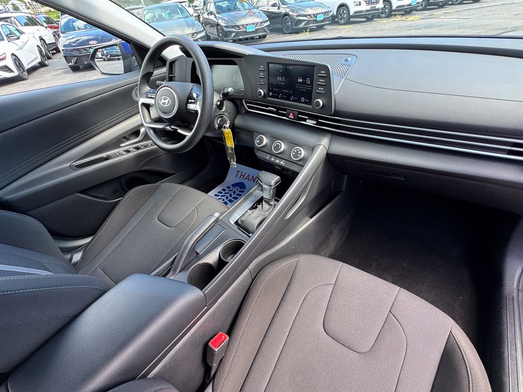 Used 2024 Hyundai Elantra SE FWD image 28