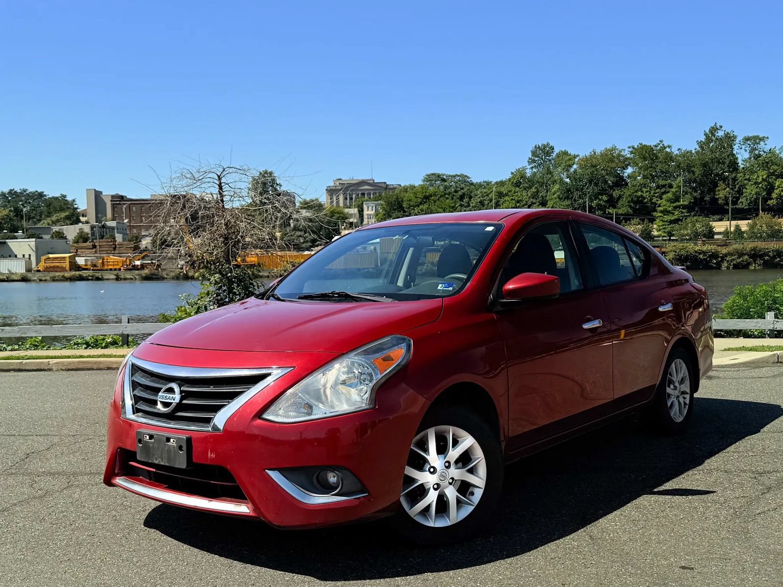 Used 2015 Nissan Versa SV w/ SV Appearance Package FWD image 2