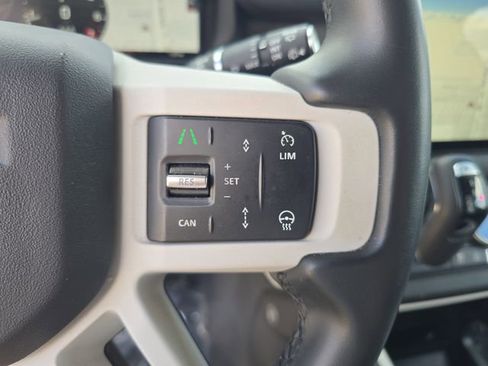 Used 2025 Land Rover Defender 110 S image 21