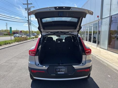 Certified 2025 Volvo XC40 B5 Plus AWD/4WD image 11