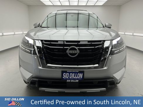 Used 2024 Nissan Pathfinder Platinum image 2