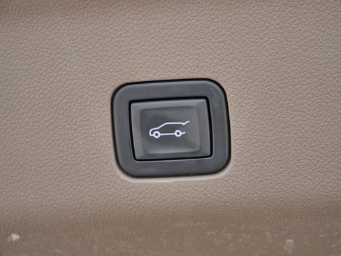 Used 2021 GMC Yukon Denali w/ Denali Premium Package image 15