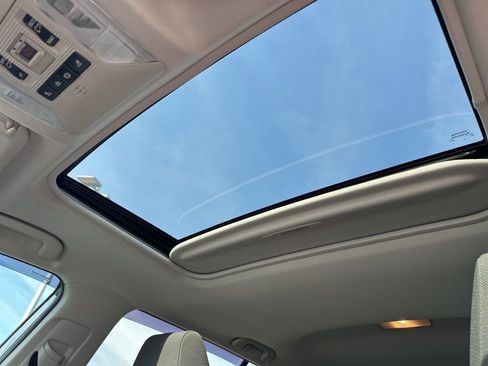 Used 2019 Toyota RAV4 XLE FWD image 24