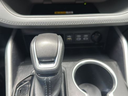Used 2023 Toyota Highlander XLE FWD image 24