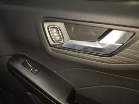 New 2024 Ford Escape SE w/ PHEV Premium Package image 9