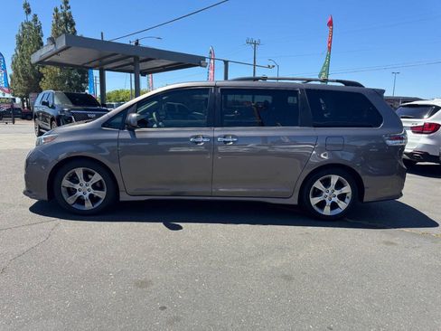 Used 2014 Toyota Sienna SE FWD image 9