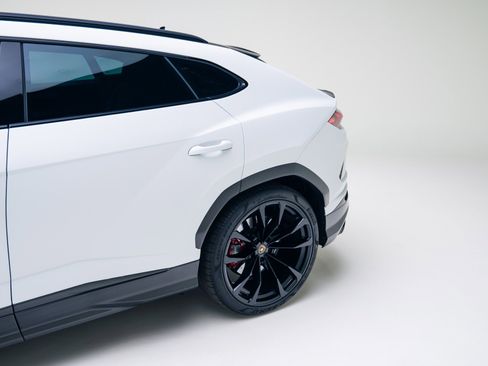 Used 2022 Lamborghini Urus image 18