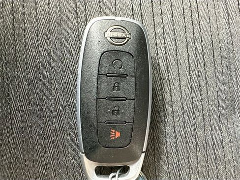 Used 2023 Nissan Rogue SV image 16