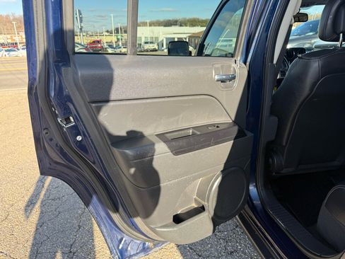 Used 2014 Jeep Patriot Latitude w/ Freedom Edition Package image 15