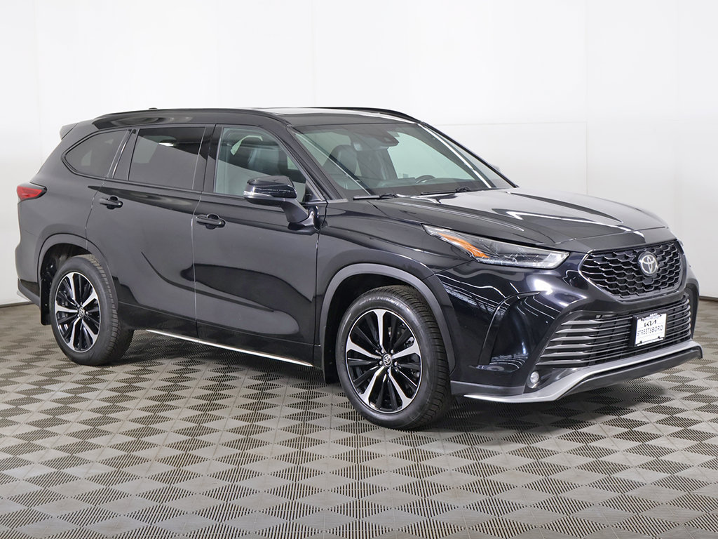 Used 2021 Toyota Highlander XSE AWD/4WD image 2