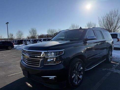 Used 2017 Chevrolet Suburban Premier image 2