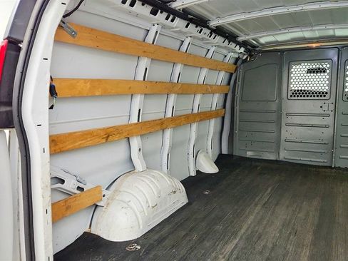 Used 2018 Chevrolet Express 2500 w/ Driver Convenience Package RWD image 21