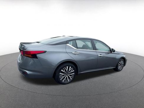Used 2025 Nissan Altima 2.5 SV image 15
