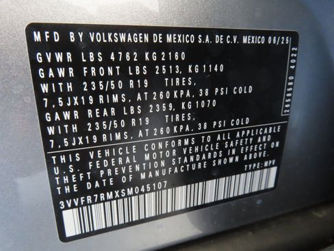 New 2025 Volkswagen Tiguan SE image 29