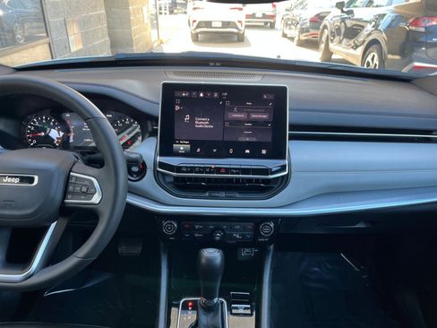 Used 2025 Jeep Compass Limited image 18